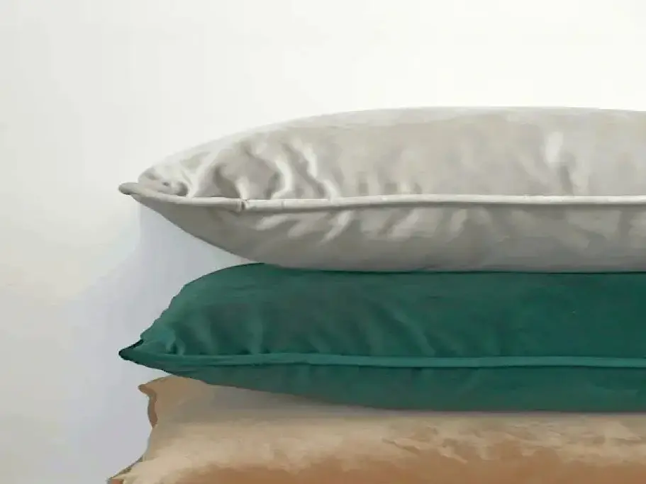 3 Quick Tips on How to Fluff a Pillow 2
