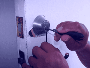 Read more about the article Emergency Locksmith – 6 Tips To Get A Competent One?
