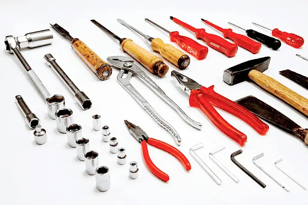 8 Top Essential Wood Workshop Tools 8