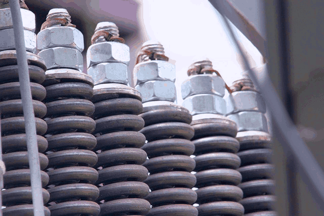 Garage Door Extension Springs Vs Torsion Springs – 4 Differences Between Two Types of Springs 1